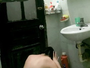 居家美眉洗澡被拍