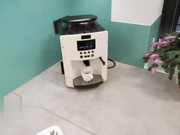 性感的肛门荡妇西尔维娅·德莱回家先吃鸡巴