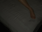 骚货人妻趁老公不在家半夜穿着丝袜在家被干