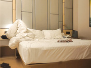 文轩探花极品翘臀美女上位骑乘高潮不断刺激