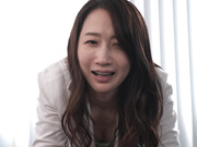 [JUQ-214 ]義姉にロングスカートの中で、こっそり密着搾精されて…。 薄布1枚越しの即ハメ不倫SEX― 水戸かな - 2of5