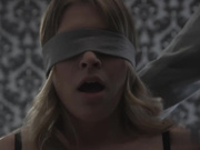 白嫩嫩女友蒙眼玩弄鸡巴不断上位深喉爆干淫穴