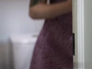 少女用阴户贿赂爸爸的朋友用大鸡巴不断深插