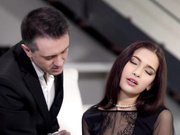 奥利维亚的丈夫喜欢和另一个男人分享他的妻子