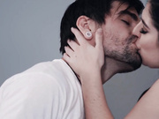 凯拉·克罗夫特 继兄弟同床共枕一块疯狂做爱