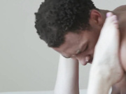 骚母狗享受的黑色大鸡巴在她体内热辣的抽插