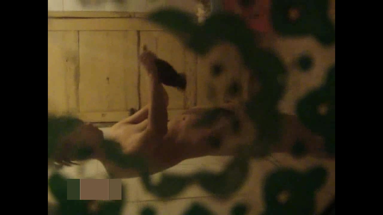 【經典盜錄】趴窗戶邊窺視良家人妻少婦洗浴護膚 雪白肌膚粉嫩美乳看得讓人欲火焚身 720P高清原版