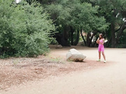 艾普丽尔·奥尔森意识到她的肛交可以得到双倍积分，所以她让凯兰操她的屁股