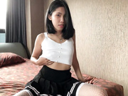 刚成年的妹妹家中在我面前自慰勾引 想品尝哥哥的大肉棒