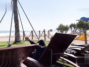 沙滩诱惑 听着海浪声吃肉棒