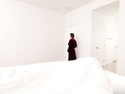 大奶继母阿卡绍娃赶来救援，帮助继子排出精液