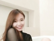 苗條身材騷氣妹子穿著情趣透視裝浴室裏現場直播洗澡 跳蛋塞穴自慰噴水大秀 呻吟誘人 逼逼得被玩黑了