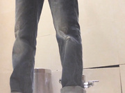 某大型商場公共衛生間全景拍攝到的各式美女少婦如廁 有個戴紫色頭飾的小姐姐人美逼逼肥嫩誘惑 1080P高清原版