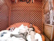 小胖哥真不容易啊隔三岔五要去开房满足剩女上司还好这次没来嗨的