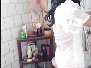 精品推薦 中午大白天出租屋窗戶邊拍攝顏值清純學妹沐浴更衣 雪白肌膚堅挺美乳看得讓人欲火焚身 720P高清原版