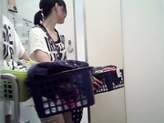 精品推薦 商場內衣專賣店試衣間偸拍年齡不大花季漂亮嫩妹子試換內衣 一對堅挺奶子看得讓人欲火焚身 露臉高清