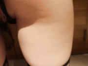 土豪攝影師星級酒店潛規則啪啪極品性感野模 互舔玩穴跪在沙發上翹臀後入幹得浪叫聲不斷 國語對白 720P高清原版