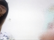 朋友上大學的氣質漂亮小表妹吃了幾次飯送點禮物就順利約到賓館啪啪 沒想到特別愛吃雞雞 國語720P高清