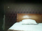 小旅館鐘點房攝像頭黑客破解拍攝到的猥瑣大叔和漂亮老相好偷情私會啪啪 互舔互插愛撫爽的欲仙欲死 露臉高清