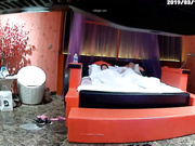 主題酒店拍攝到的良家美少婦和單位主任開房偷情 翹著屁股給操爽得嗷嗷直叫 最後直接累趴下了 露臉高清