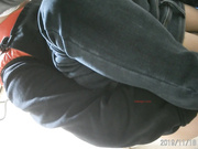 坑神潛入國內某集體職工公寓公共女廁定點偸拍各式年輕妹子如廁噓噓 有個妹子貌似還是個處女未開苞啊 1080P高清原版