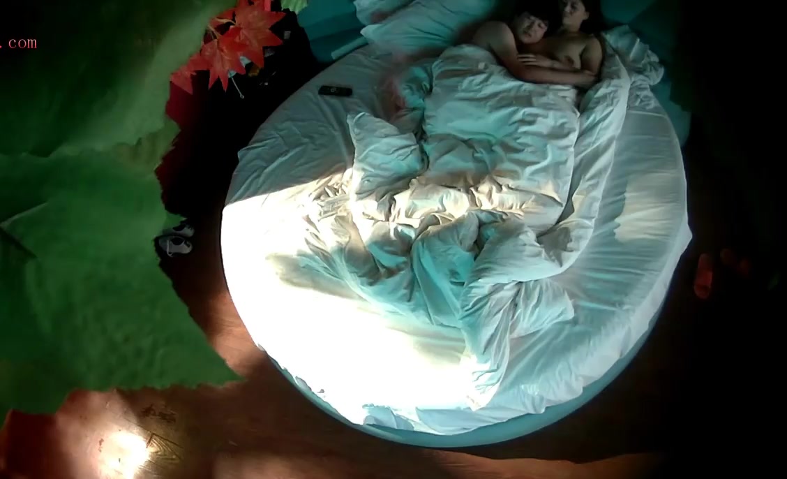 一對情侶剛拔完火罐就情趣酒店開房啪啪打炮 69騎乘後入舔逼逼幹得直叫 高清完整版