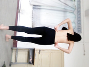 清純外表藝校苗條長發嫩妹子教室內脫光衣服激情裸體艷舞 一小戳陰毛看得欲火焚身 1080P高清原版