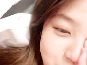 泡芙小妹深夜宾馆激情大秀直播，让好姐妹吃奶舔逼浪叫呻吟，道具疯狂抽插都快被干哭了，高潮不止浪叫不断