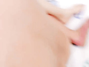 两个极品学妹的精彩4P，全程露脸艳舞诱惑，一起口交大鸡巴让大哥们爆草蹂躏，浪叫不止菊花都给干了精彩刺激