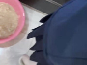 半夜起床看到女儿在厨房做饭，趁老婆睡觉，悄咪咪在厨房插女儿