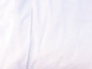 【真实原创】哄骗妹妹闺蜜出来逛街买衣服，商场里大庭广众下就抠逼，接着带回酒店穿上制服调教，捆绑爆操后内射她的白虎嫩穴