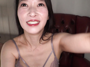 ROE-458 誕生 三雲彩葉 42歳 AV DEBUT 元国際線CA、美しき人妻、一つ二つ三つ雲の上の存在―。 - 3of5