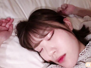 聚餐一杯啤酒下肚【超甜美的美腿小美眉被迷奸内射】fc2ppv3873467推到她请她吃鸡，过程还有点反应，刺激气喘吁吁