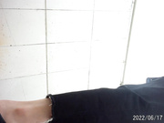 精品厕拍，脸穴同框真实偷拍三位极品小姐姐方便，长筒靴透明内裤，太激动了