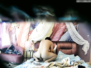 主题酒店羽毛房偷拍-90后高挑气质长发美女谎称生病向部长请假后私会情人,被爆操后淫欲未尽还想要,吓得男的赶紧跑下床!国语!