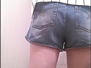 坐盗市流出新系列高级坐厕前拍都是些高素质美女角度不错能看到逼逼