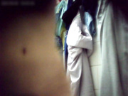 针孔偷拍合租美女洗澡