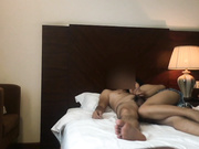 四哥异地出游公园偶遇做导游的大学女同学一块游玩吃完饭一块开房720P高清无水印