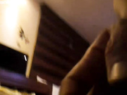 在酒店跟一大学老师疯狂爱爱，皮肤白嫩，奶子细腻柔软，骚穴好多水