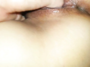 老婆洗完澡躺在床上准备睡觉，还是忍不住想和她第二炮。