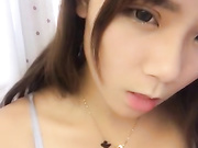 有些心酸啊 高颜值大奶美女主播为了帮父母还债搞裸播说家里事都哭了 这颜值完全可以傍个大款对白清晰