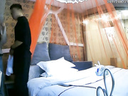 浪漫复古主题宾馆苗条气质漂亮美女与肌肉男开房啪啪啪先吃点KFC洗个鸳鸯浴床上换着花样爱爱有对白