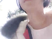 两个农村留守骚妇小姑子和嫂子勾引生产队里的护林员一起在野外小树林双飞对白淫荡刺激