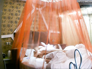 复古风装修公司小美女妹纸与男同事以外出谈业务为由开房打炮开始美女装矜持一会拿起J8开吃啪啪啪呻吟娇喘