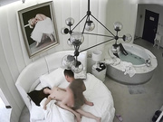 精品特色房偷拍气质漂亮的美艳少妇被经验丰富技巧到位的情人玩的欲死欲仙,高潮不断呻吟,差点没把她搞虚脱!