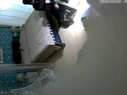 喜欢跪在地上吃鸡鸡的时尚气质美女和公司新来的帅气男同事酒店约会操完一次女的又要操,主动女上位干男的