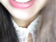 眼镜斯文美女主播光着身子和狼友聊性知识她逼逼目前有炎症讲述她九岁时被伯父性侵的经历