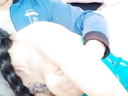 东北自驾姐乡村路上勾搭好色大叔直接把车停路边玩车震