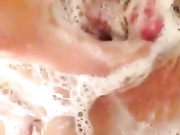 超可愛蘿莉萌妹子洗澡時激情自慰 叫聲動人 強烈推薦