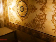 性感漂亮的96年美女酒店开房故意洗澡诱惑前来送酒的服务员说：把我小骚逼操翻,养死了,射里面,不会有后顾之忧!